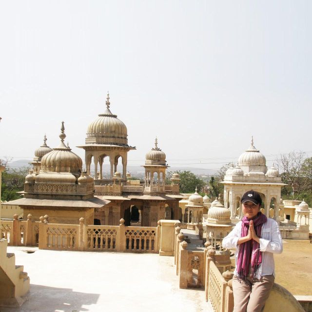 Jaipur: Half-Day Guided Sightseeing Tour with Flower Market - City Palace and Jantar Mantar: royal power meets old-school science