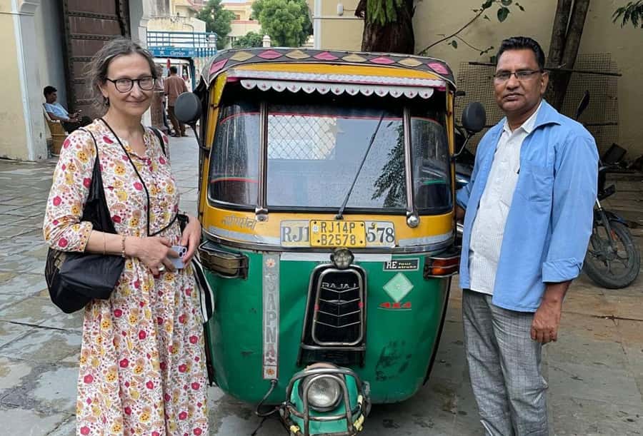 Jaipur: Half-Day or Full-Day Tour with Flower Market - The start at Hawa Mahal, plus pickup that saves your energy