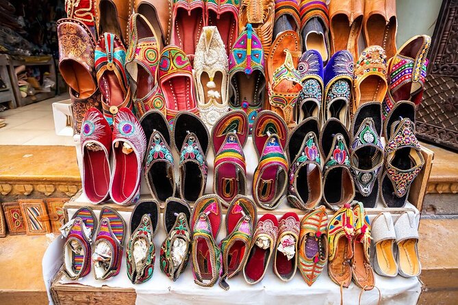 Jaipur Half-Day Shopping Tour with Hand Block Printing Class - Maniharo Ka Rasta: lac bangles and the craft behind them