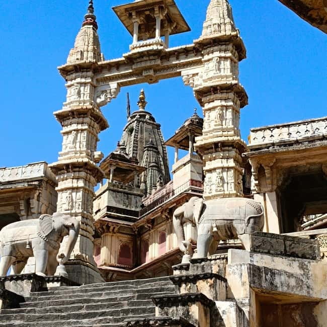 Jaipur Half Day Tour By Tuk Tuk With Local Chaiwala - A temple stop at Shri Jagat Shiromani ji