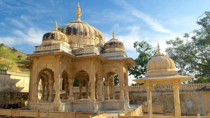Jaipur Half Day Tour By Tuk Tuk With Local Chaiwala - Amer Fort: courtyards, the Sheesh Mahal, and lake views
