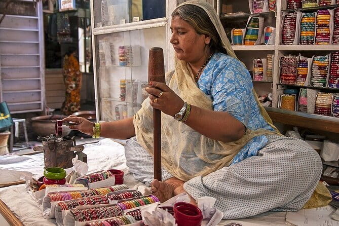 Jaipur Heritage and Old Market Shopping Tour - Tripolia Bazaar: Royal Mausoleum Architecture Near the Tripolia Gate