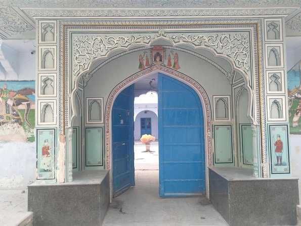 Jaipur Heritage Walking Tour - Local life, Havelis and Temples - Stop 3: Pink City wholesale flower and vegetable market