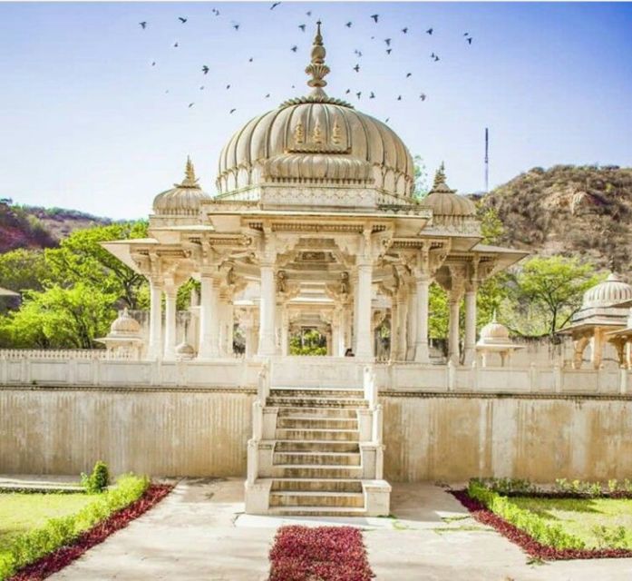 Jaipur: Instagram Tour of The Top Photography Spots - Birla Mandir and the Pink City streets: photos with people-scale detail