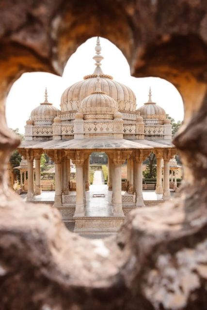 Jaipur: Instagram Tour of The Top Photography Spots - Gaitor Ki Chhatriyan: a short photo stop with a moodier feel