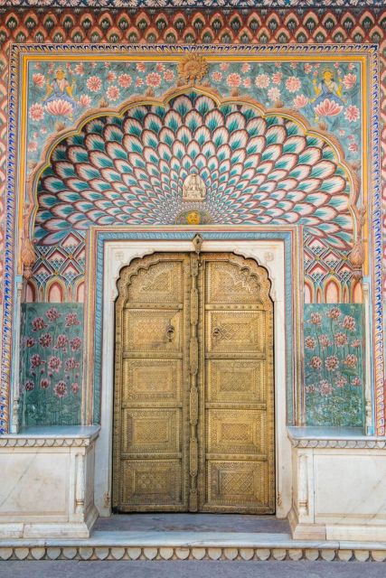 Jaipur: Instagram Tour of The Top Photography Spots - Patrika Gate to Jawahar Circle Park: start with a big, photogenic entrance