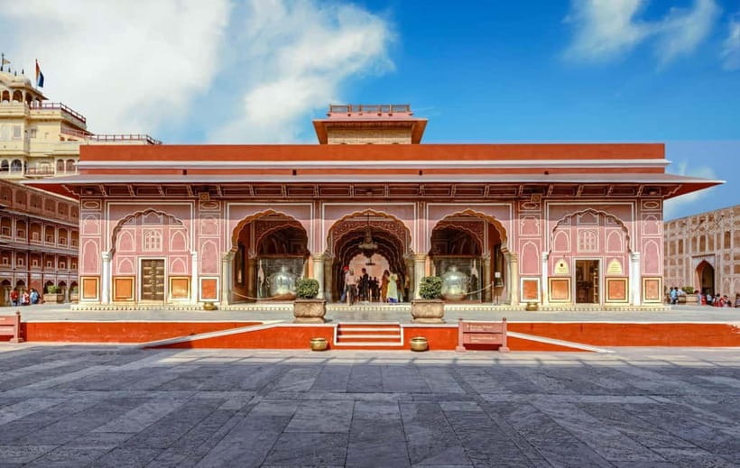 Jaipur: Jaipur & Amber Fort Full or Half-Day Guided Tour - Hawa Mahal: the photo stop that still deserves a quick brain