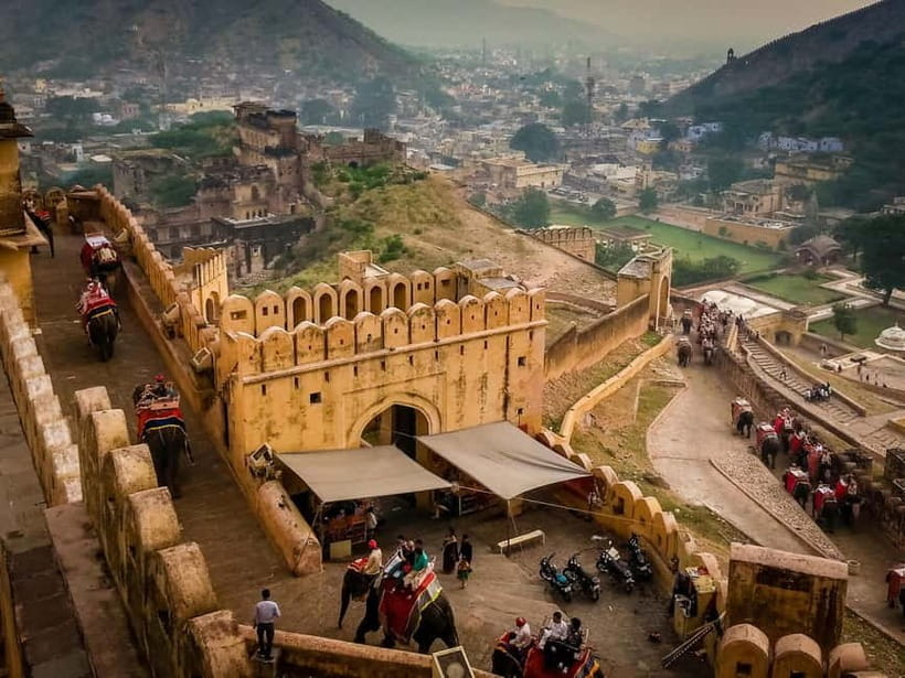 Jaipur: Jaipur & Amber Fort Full or Half-Day Guided Tour - Pickup, AC car, and the skip-the-line advantage