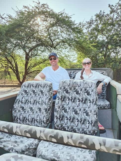 Jaipur: Jhalana Amagarh Leopard Reserve 4×4 Jeep Safari - Monkey Temple moments: a useful stop, not just filler