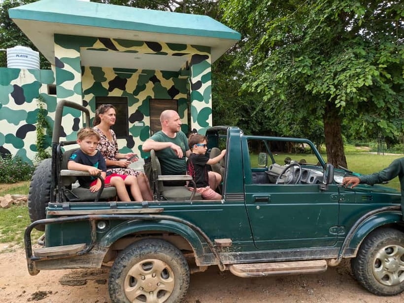 Jaipur: Jhalana Amagarh Leopard Reserve 4×4 Jeep Safari - The role of your guide and driver: why names come up again and again
