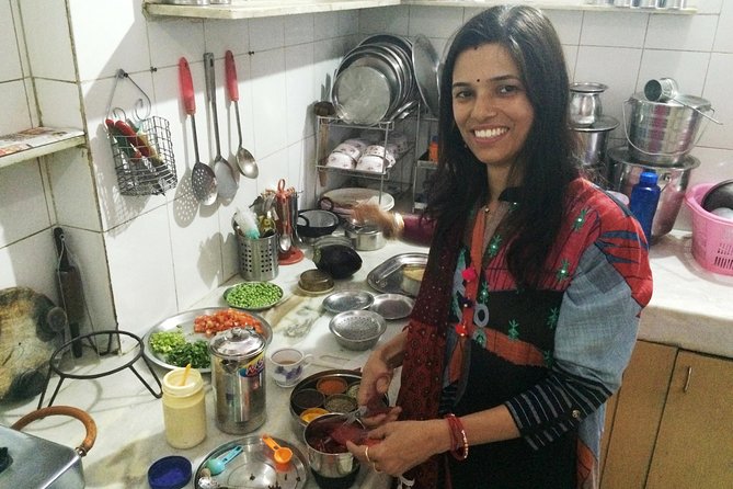 Jaipur Market Tour & Vegetarian Rajasthani Home Cooking Class - Key highlights
