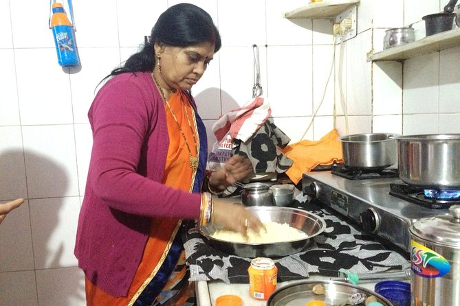 Jaipur Market Tour & Vegetarian Rajasthani Home Cooking Class - Spice control and ingredient substitutions you can request