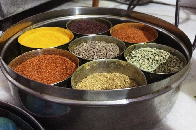 Jaipur Market Tour & Vegetarian Rajasthani Home Cooking Class - Getting to the start point and keeping the day easy