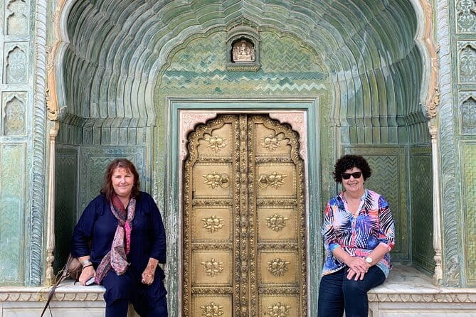 Jaipur Nahargarh Fort Sunset and Night City Tour - Pink City streets: quick, photogenic moments with context