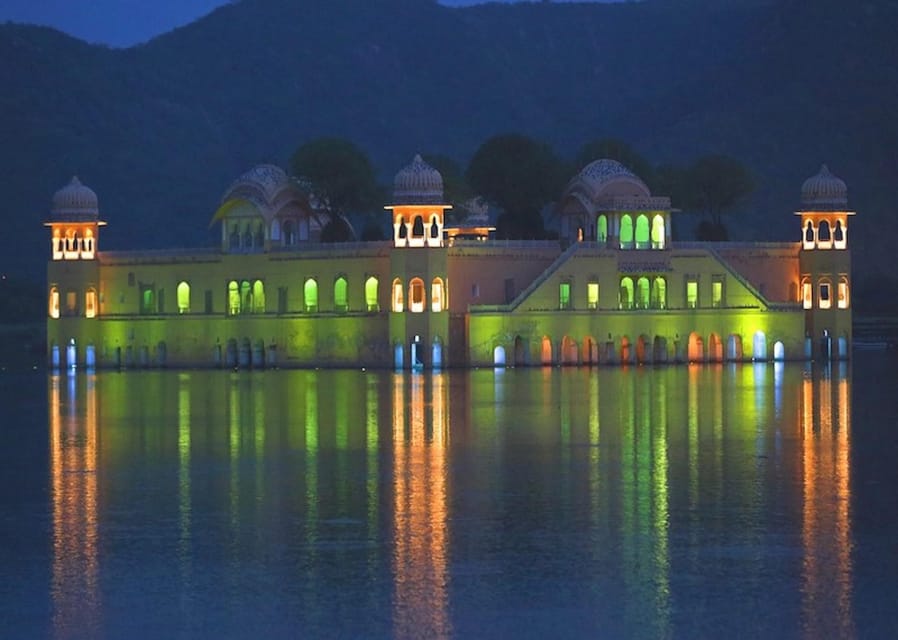 Jaipur: Night Tour of Amer & pink city by an open air jeep - Hawa Mahal at Night: Iconic Facades With Better Photo Conditions