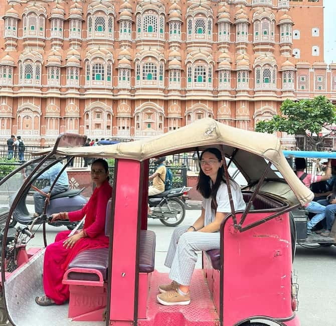 Jaipur Private City Tour with a Women-Driven E-Rickshaw Ride - Why Jaipur by women-driven e-rickshaw feels different