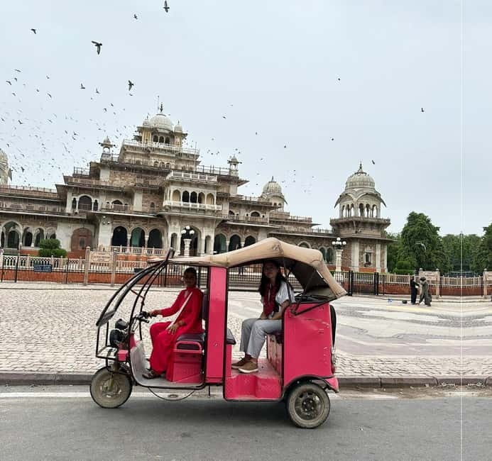 Jaipur Private City Tour with a Women-Driven E-Rickshaw Ride - City Palace: power center to museum, and a great place for your guide