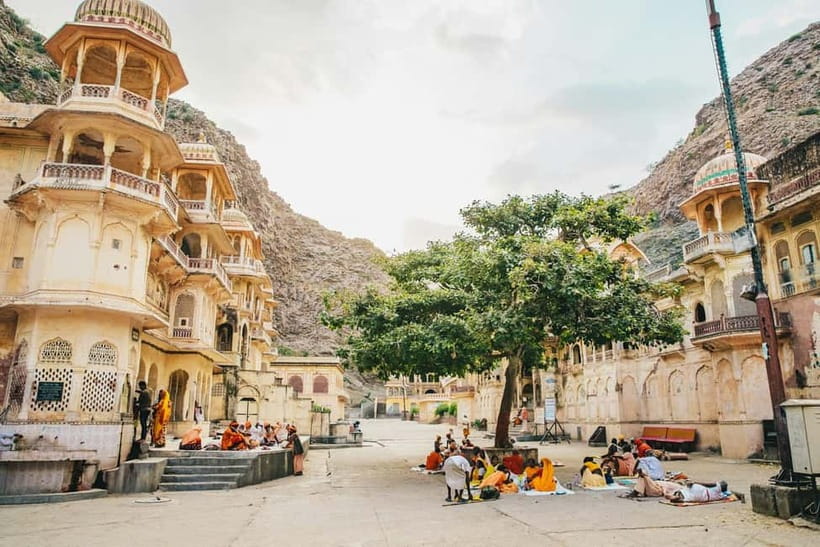 Jaipur: Private City Tour with Car, Guide, Tickets & Lunch - Why the private car format makes Jaipur feel manageable