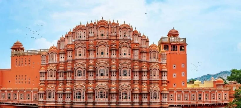 Jaipur: Private Full-Day City Tour with Car and Guide - Hawa Mahal: where to stand for the classic honeycomb look