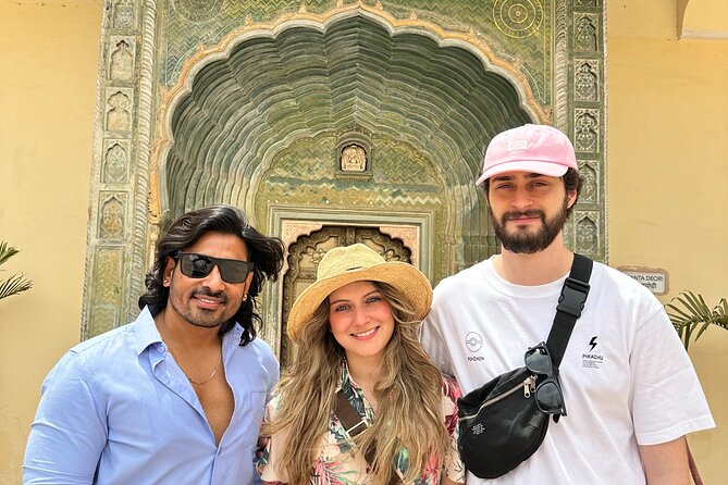 Jaipur Private Full Day City Tour with Pick Up and Drop Off - Guide quality: why fluent Spanish can make the day feel effortless
