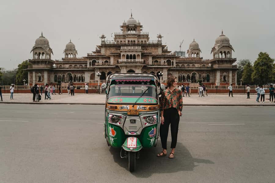 Jaipur: Private Full-Day Sightseeing Tour by Tuk-Tuk - Jal Mahal Photo Stop: A Calm Pause Before the Hill Climb