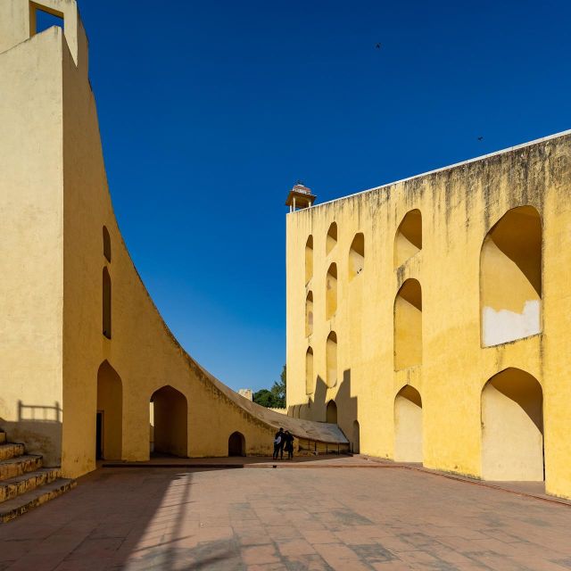 Jaipur: Private Instagram Tour of Top Photography Spots - Gaitor Ki Chhatriyan (Royal Gaitor): an off-the-beaten-path stop for calmer shots