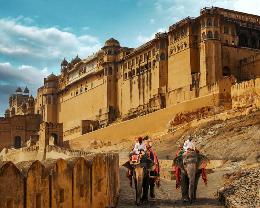 Jaipur: Private PinkCity & Stepwell Heritage Tour with Guide - Amber Fort and Palace: Red Sandstone, White Marble, and a Strong First Impression