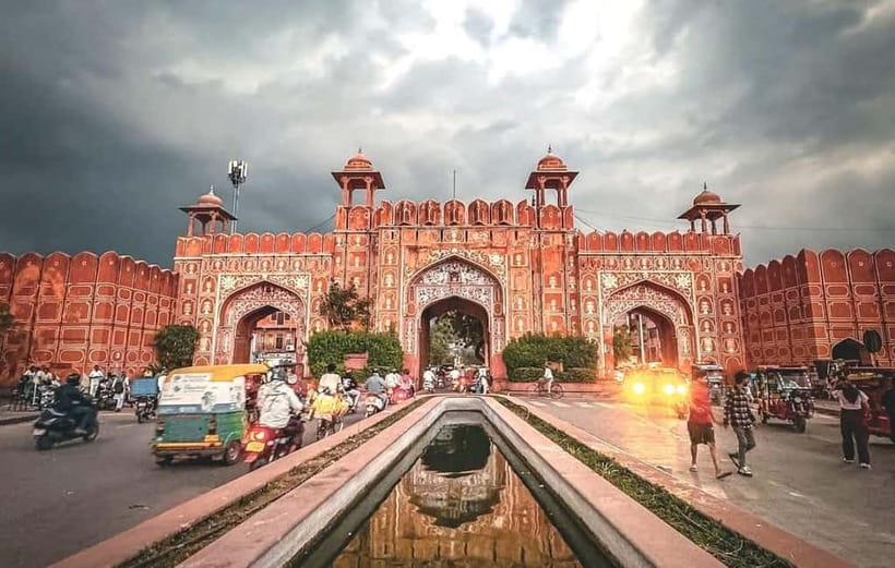 Jaipur: Private Sightseeing Day Tour with Guide by Car - Jal Mahal by Man Sagar Lake: why the short stop still hits