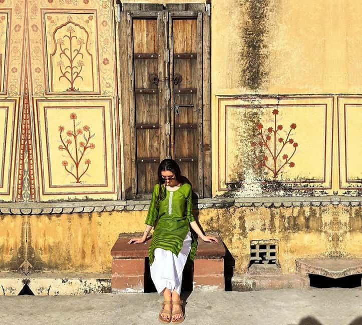 Jaipur: Private Tour for Instagram and Photography Lovers - City Palace and Chandra Mahal Blue Walls for Real Detail Shots