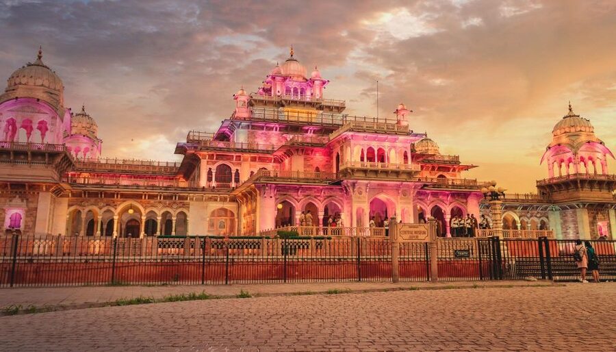 Jaipur Sightseeing by Tuk-Tuk: Temples, Palaces & Markets - How the tuk tuk pickup sets the tone for a full Jaipur day