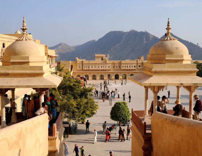Jaipur Sightseeing by Tuk-Tuk: Temples, Palaces & Markets - Lunch, shopping, and craft stops without chaos