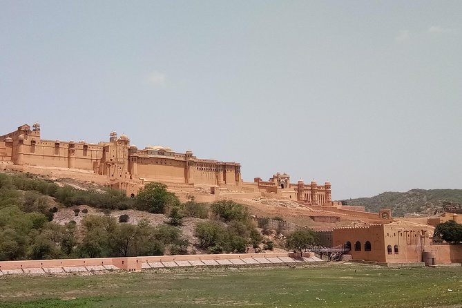 Jaipur Sightseeing Tour with Private Car and Driver - Smart start: pickup, bottled water, and a driver who keeps things moving