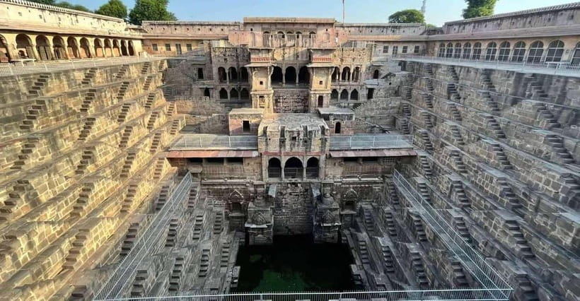 Jaipur: Tajmahal Sunrise Tour with Fatehpur Sikri & Abhaneri - Agra Fort with Akbar’s Mughal architecture, in 2 focused hours