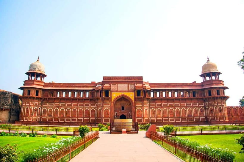 Jaipur: Tajmahal Sunrise Tour with Fatehpur Sikri & Abhaneri - Sunrise at the Taj Mahal, what courtyard time changes
