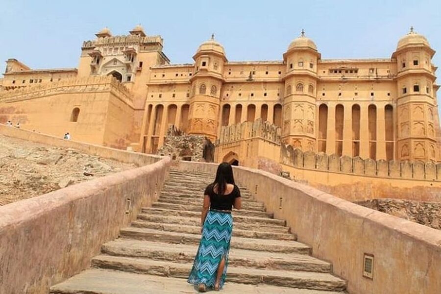 Jaipur Tour ( Pink City ) by Car From Delhi - All Inclusive - Hawa Mahal: short stop, big payoff for the lattice details