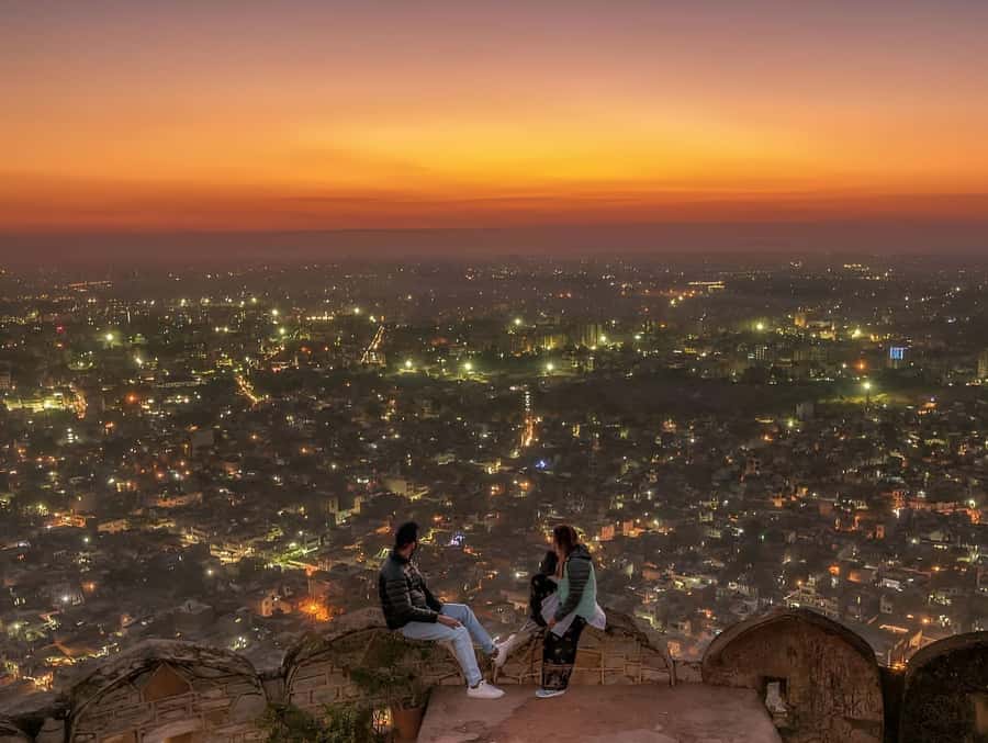 Jaipur: Tour with Nahargarh Sunrise or Monkey Temple Sunset - Jal Mahal and Hawa Mahal: two icons, two different lighting moods