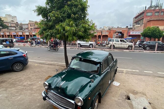 Jaipur walking tour. - Johri Bazaar and the trade streets you meet face to face