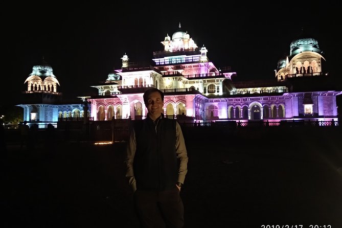 Night Tour in Open Jeep - Jal Mahal, Hawa Mahal, and Albert Hall Illuminated