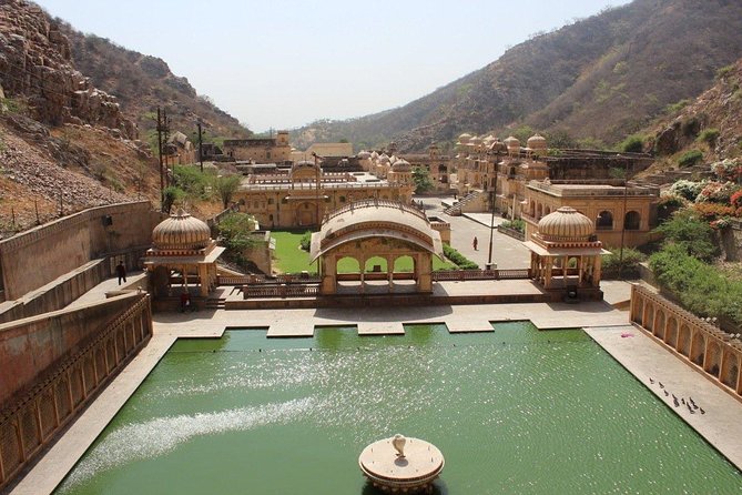 Private Cab for Full day Sightseeing in Jaipur - Jal Mahal on Man Sagar Lake: A Quick Pause With a Big Visual Payoff