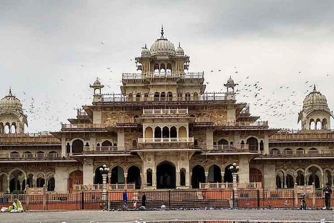 Private Guided Cultural Day Tour of Jaipur - Afternoon shopping in Jaipur: gems, silver, bangles, textiles
