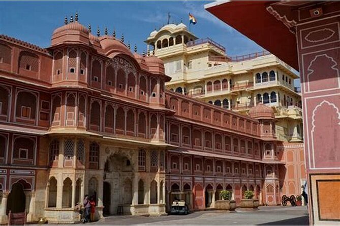 Private Guided Jaipur Tour: Amber Fort,City Palace, Water Palace - Hawa Mahal: The Palace of Wind and Its Famous Windows