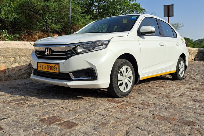 Private Jaipur Arrival Transfer - Airport to Hotel/Accommodation - Your 30-Minute Drive Into Jaipur, With or Without Advice