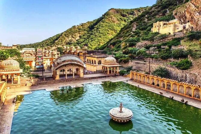Private Jaipur City Tour by Tuk Tuk Or Car - Royal Gaitor Tumbas and the pause that makes the day work