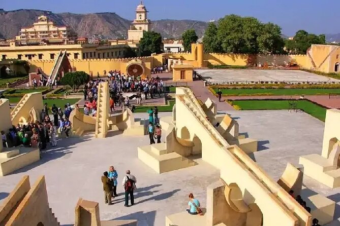 Private Jaipur City Tour by Tuk Tuk Or Car - Jal Mahal photo time, then Panna Meena ka Kund’s perfect geometry