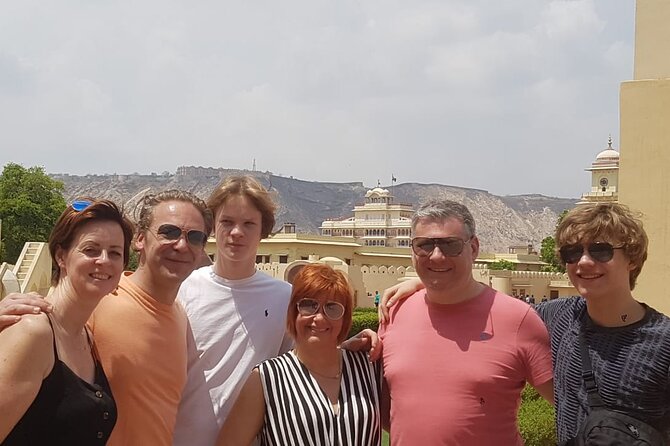 Private- Jaipur Full Day Guided Tour - Jagat Shiromani Ji Temple: A Breather Before the Big Icons