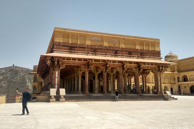 Private Jaipur Full One Day Tour In Pink City With Guide - Amber Fort, Sheesh Mahal, and Amber Palace: the long block