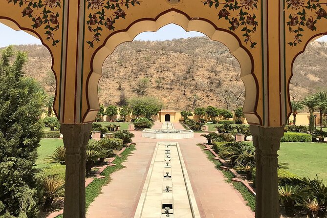 Private Jaipur Half-Day: Amber Fort, Stepwell, Jal Mahal & Gaitor - Royal Gaitor Tombs at the foothills for marble carvings
