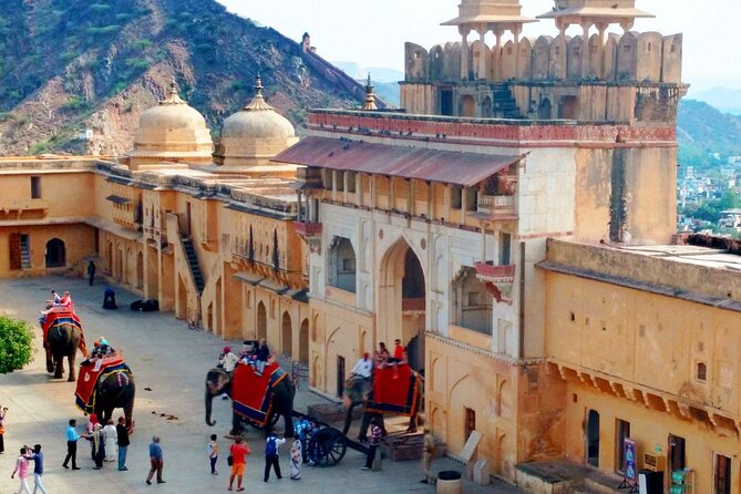 Private Jaipur sightseeing Tour by Car - All Inclusive - Ticket coverage and the Sheeshmahal premium cost