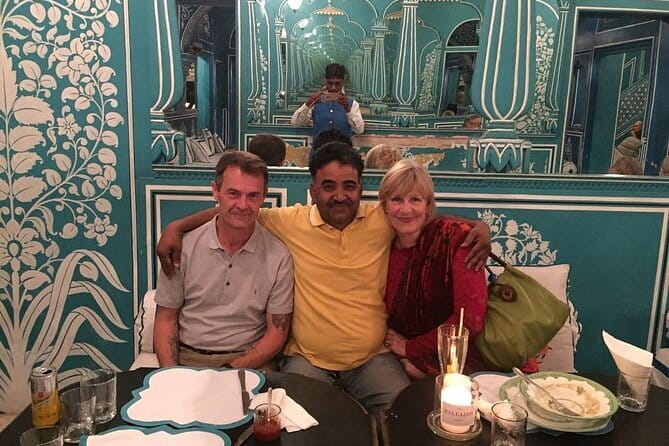 Private Jaipur Sightseeing Tour with Car and Guide - Hawa Mahal, those wind-lattice windows, and how to use your 45 minutes well