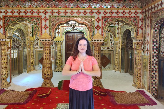 Private Jaipur Tour for Solo Female Traveler with Female Guide - Jal Mahal and Royal Gaitor Tumbas, Unexpected Stops With Strong Atmosphere